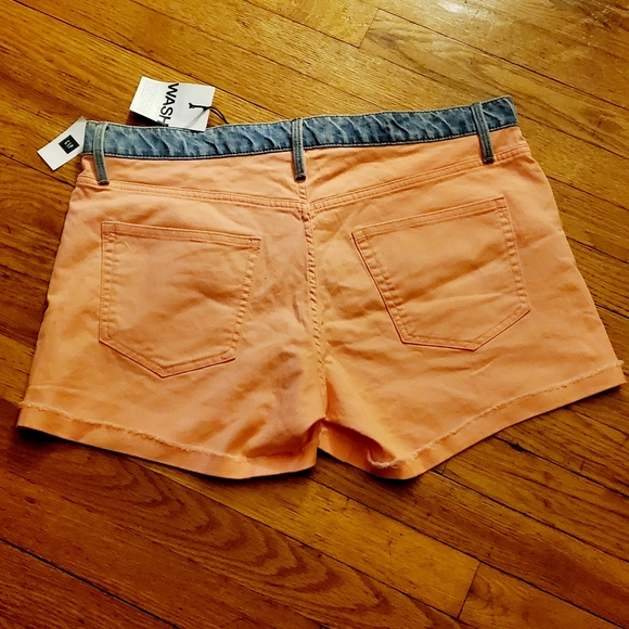 NWT Gap Shorts with Contrast Waist - Picture 3 of 3